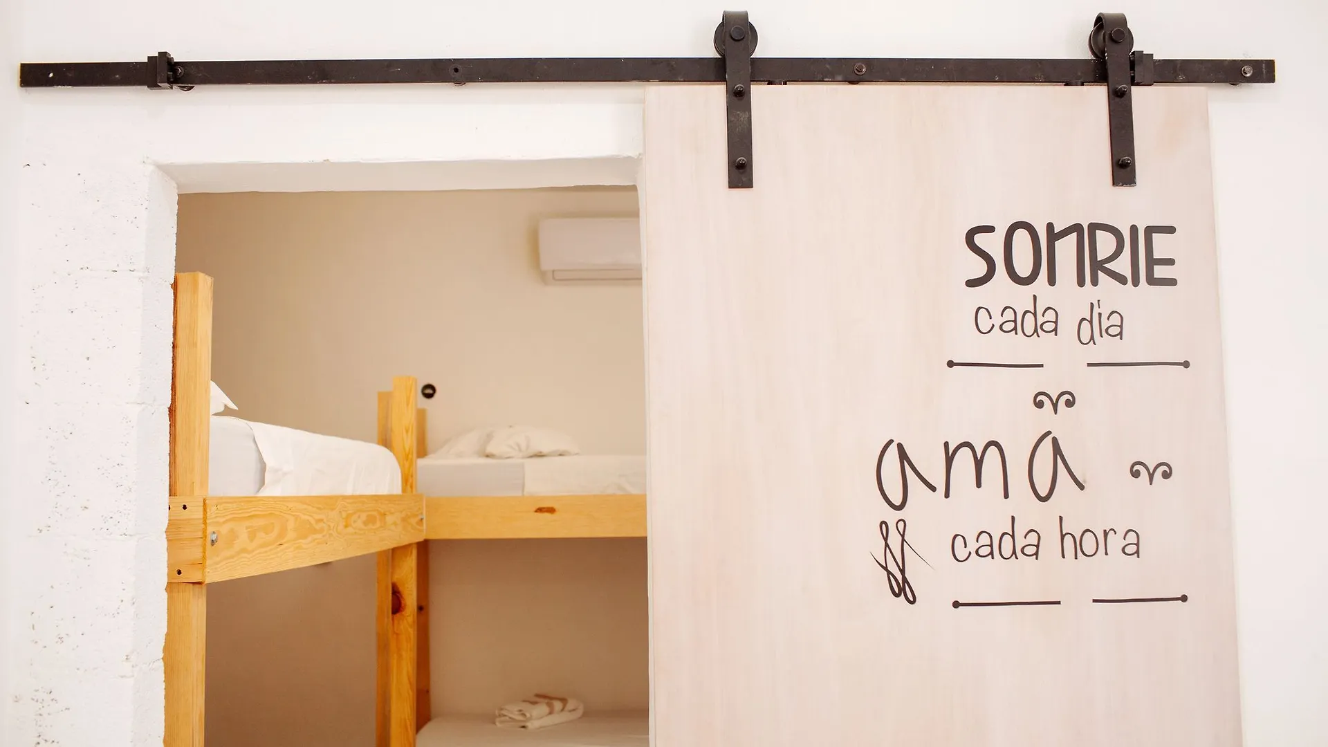 Hostels On The Road بلايا ديل كارمن 0*,